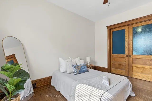 Additional image 21 of 84 RAY St