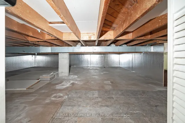 Additional image 32 of 652 Ardleigh Cres