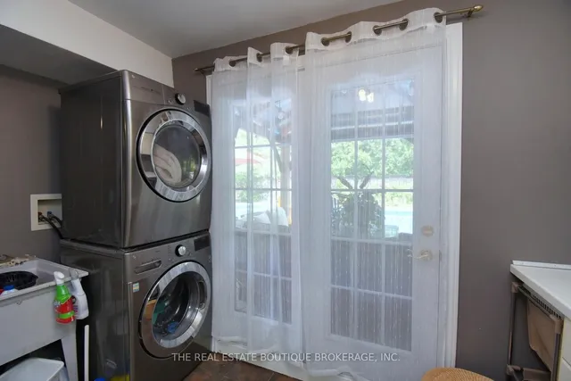 Additional image 33 of 4131 Lorraine Cres