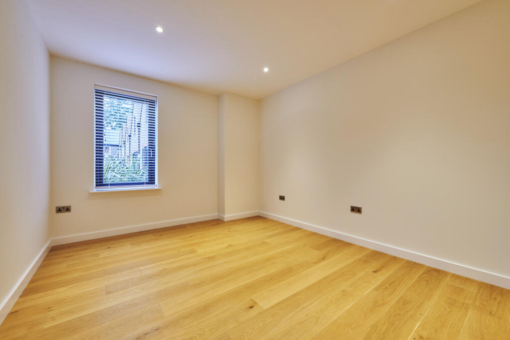 Additional image 11 of Gibbs Close, Harpenden, Herts, AL5