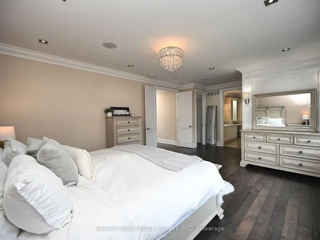 Additional image 3 of 2459 Nichols Dr