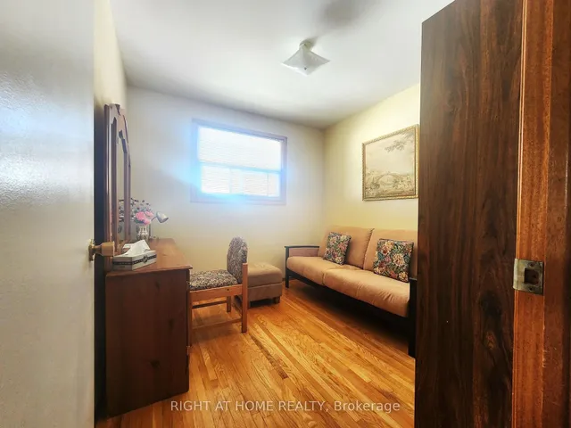 Additional image 10 of 627 Green Meadow Cres