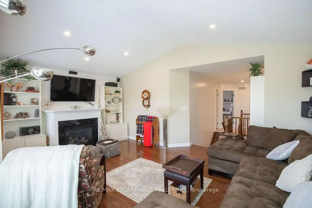 Additional image 16 of 15 Meadowbank Dr