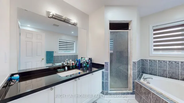 Additional image 27 of 588 Warhol Way