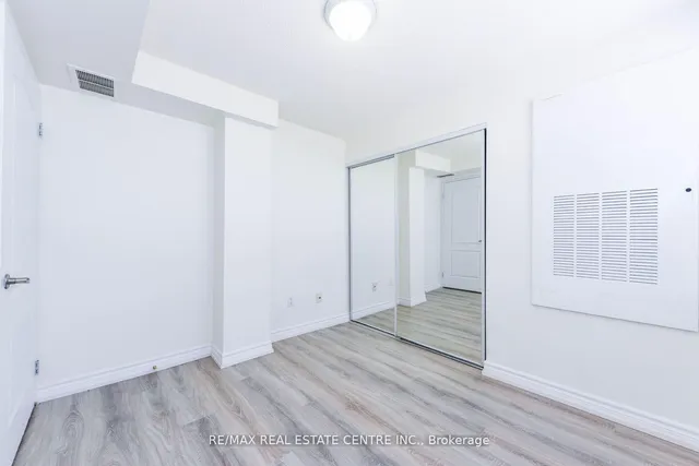 Additional image 10 of 7405 Goreway Dr Unit 520