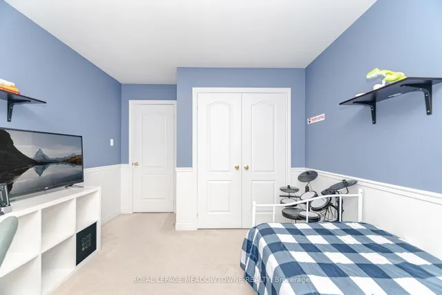 Additional image 31 of 345 Bussel Cres