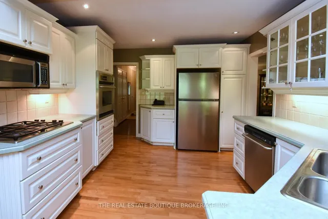 Additional image 15 of 4131 Lorraine Cres