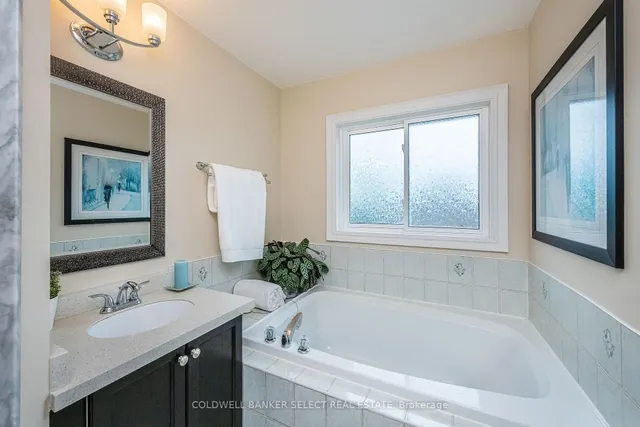 Additional image 18 of 17 Saddletree Tr