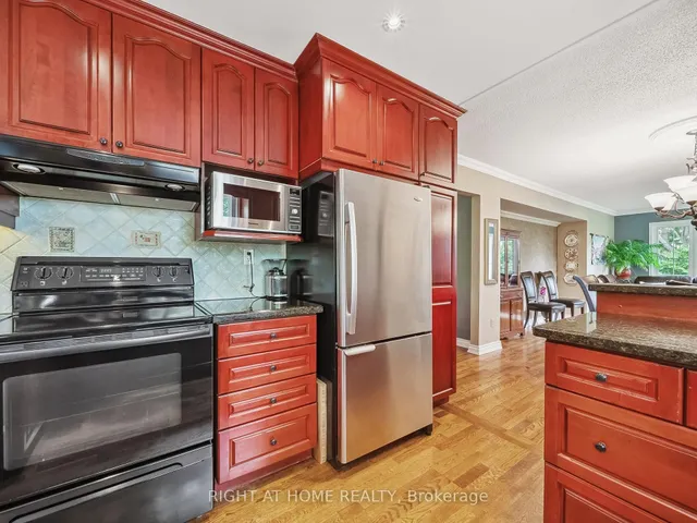 Additional image 12 of 18 Claypine Tr