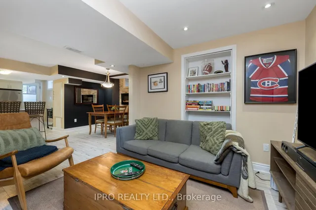Additional image 40 of 256 Landsborough Ave