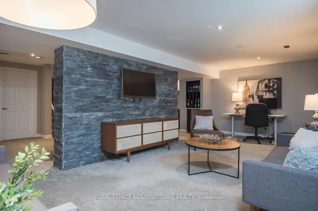 Additional image 37 of 501 Tyrone Cres