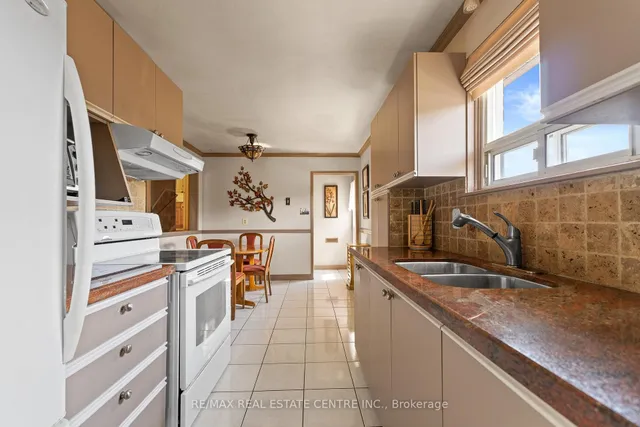 Additional image 11 of 48 Marblehead Cres
