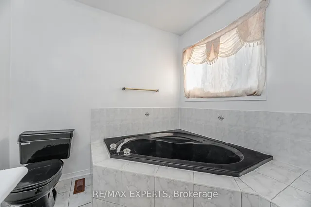 Additional image 22 of 94 Queen Mary Dr