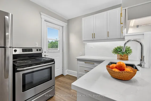 Additional image 32 of 84 RAY St