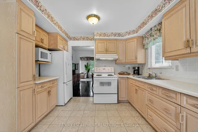 Additional image 12 of 3084 PARKGATE Cres