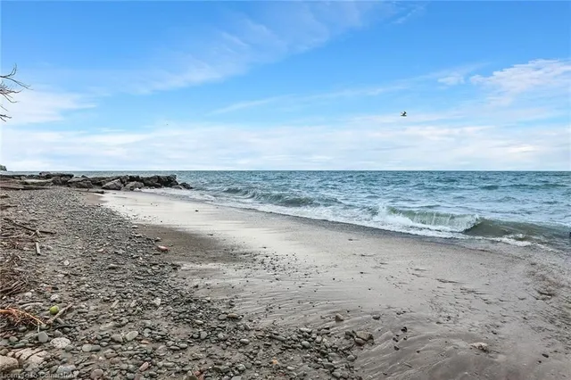 Additional image 27 of 1033 North Service Rd