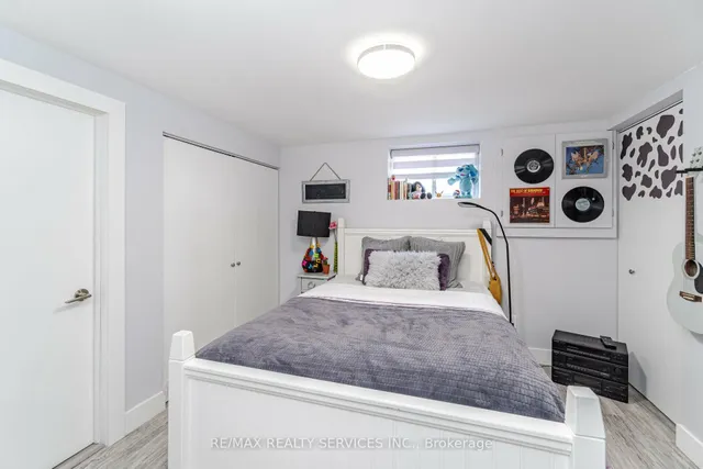 Additional image 32 of 119 Denison Ave