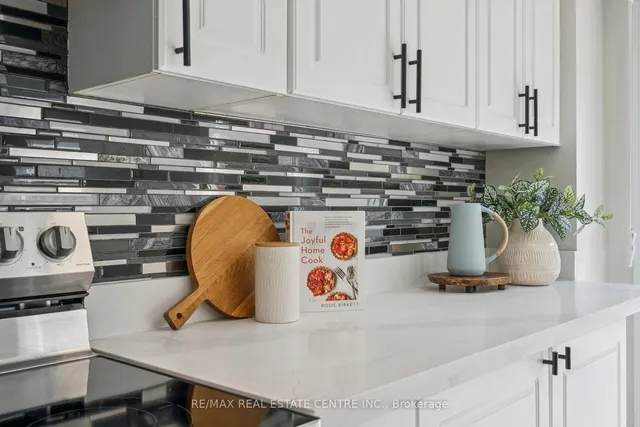 Additional image 8 of 39 Four Seasons Circ