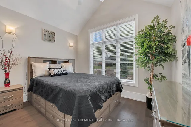 Additional image 36 of 1048 Dovercourt Ave