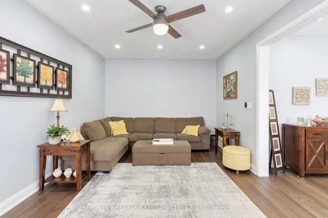 Additional image 18 of 26 Windswept Tr