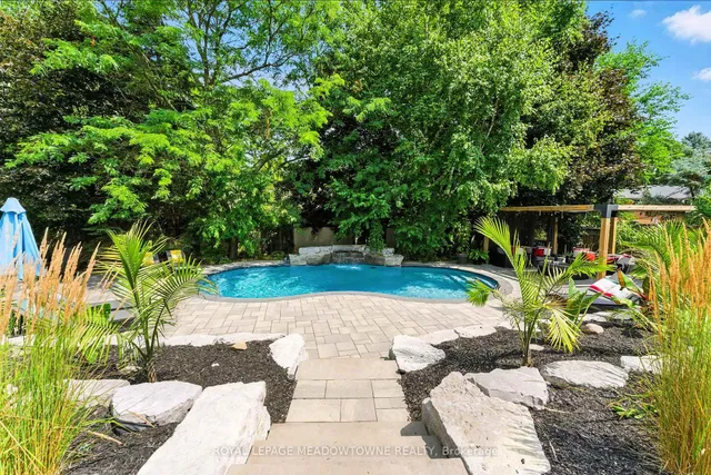 Additional image 44 of 18 Vanstraalen St