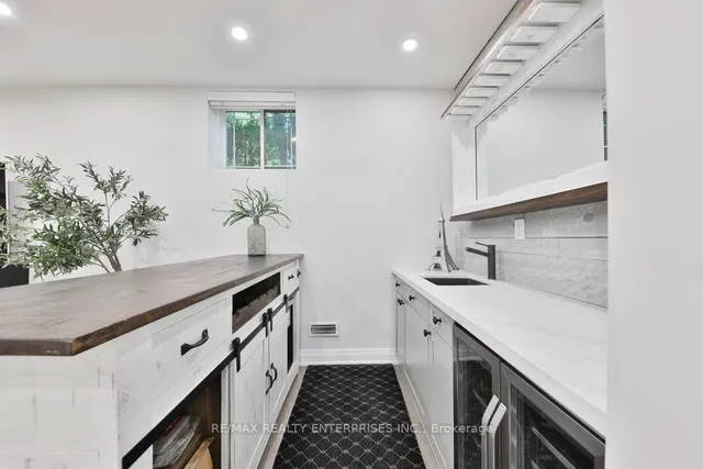 Additional image 36 of 5047 Lakeshore Rd