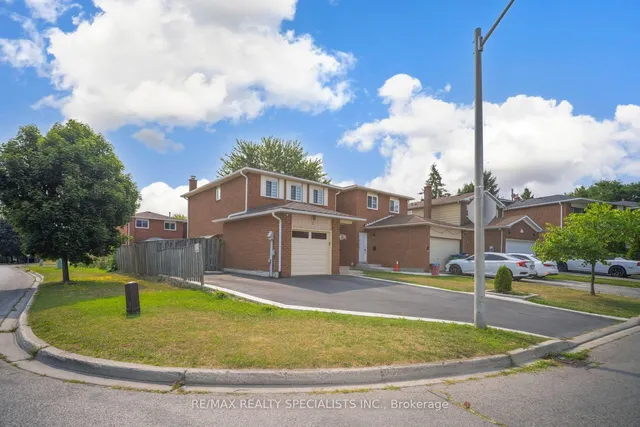 2 Trewartha Cres