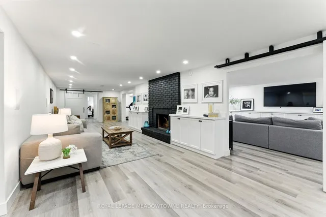 Additional image 32 of 18 Vanstraalen St