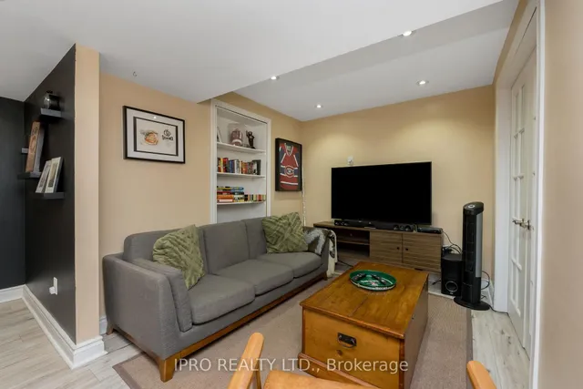 Additional image 39 of 256 Landsborough Ave