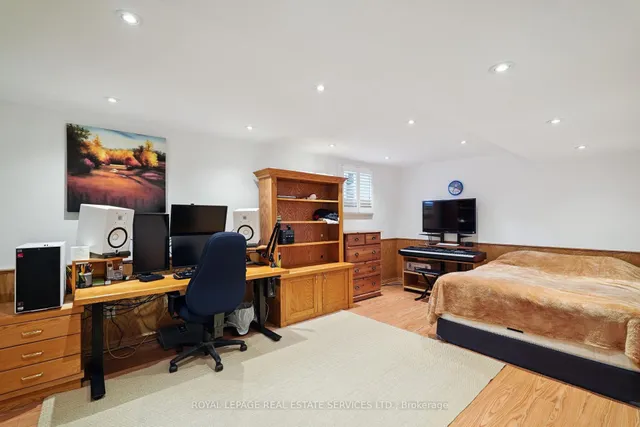 Additional image 27 of 641 Symons Cross