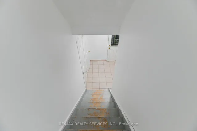 Additional image 36 of 29 Leneck Ave