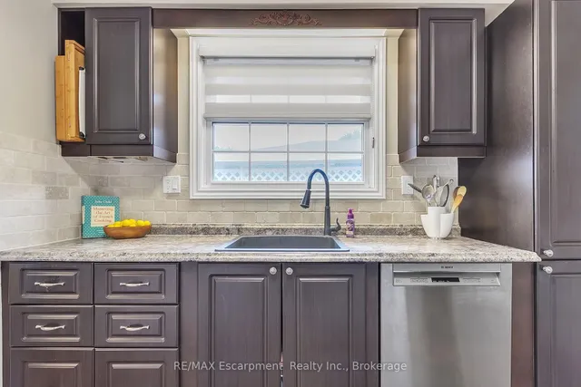 Additional image 16 of 2410 Tait Ave