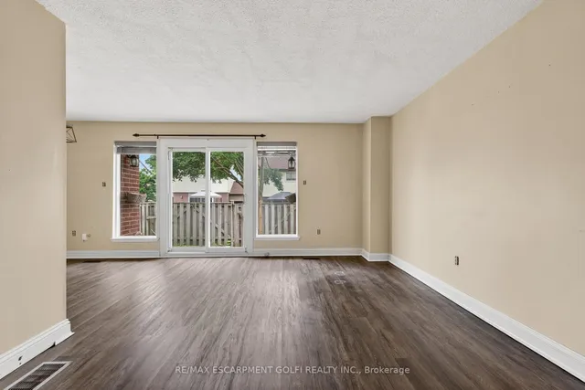 Additional image 13 of 59 Queenslea Dr Unit 7