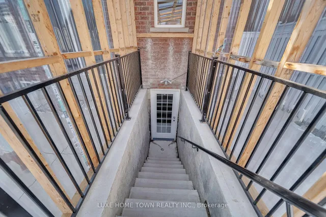 Additional image 32 of 33 Hybrid St