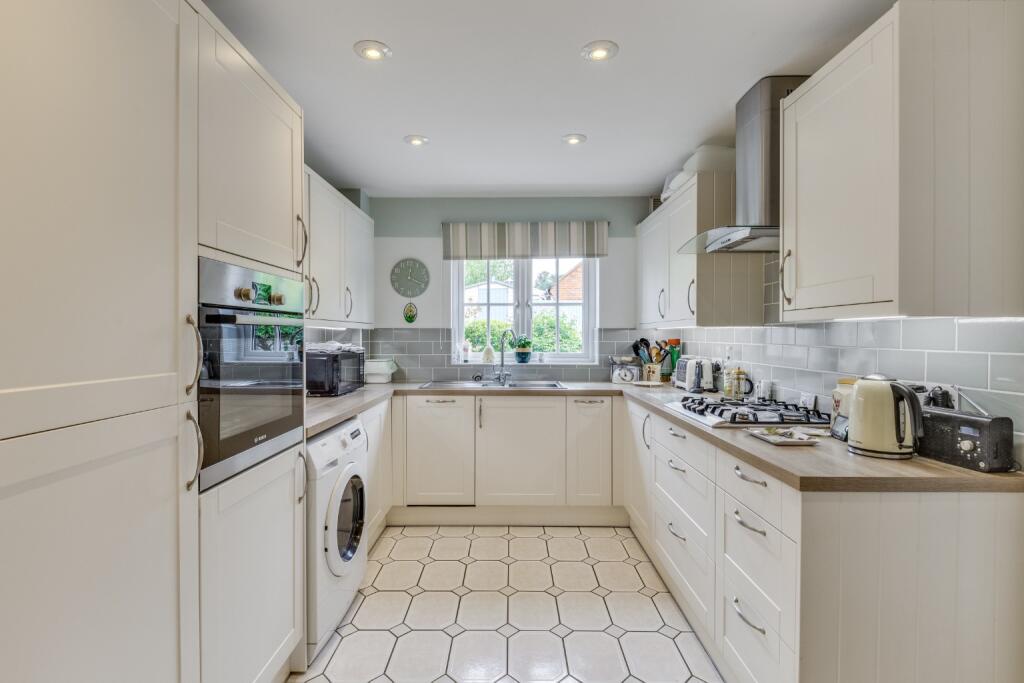 Additional image 18 of Welwyn Hall Gardens, Welwyn, Hertfordshire, AL6 9LF