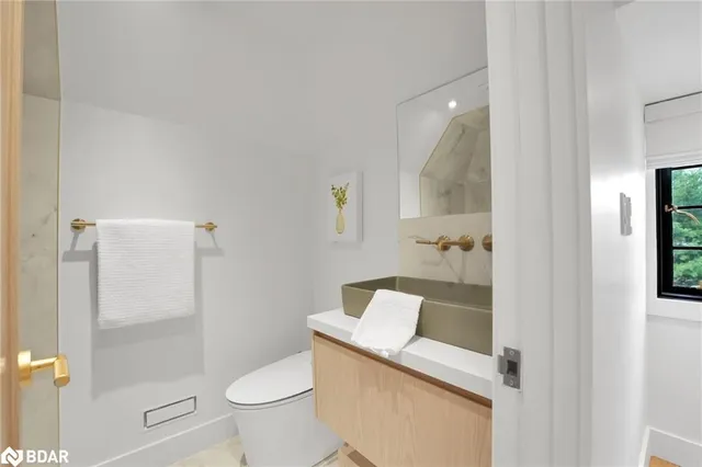 Additional image 35 of 977 Unsworth Ave