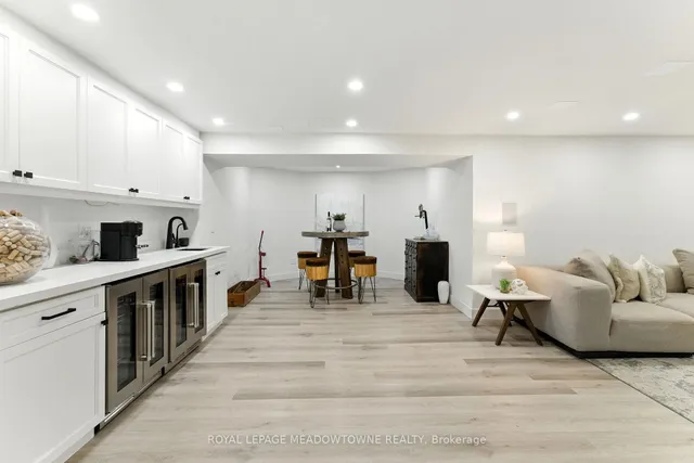 Additional image 30 of 18 Vanstraalen St