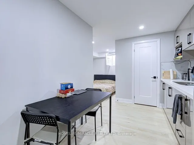 Additional image 47 of 8 Jenwood Cres