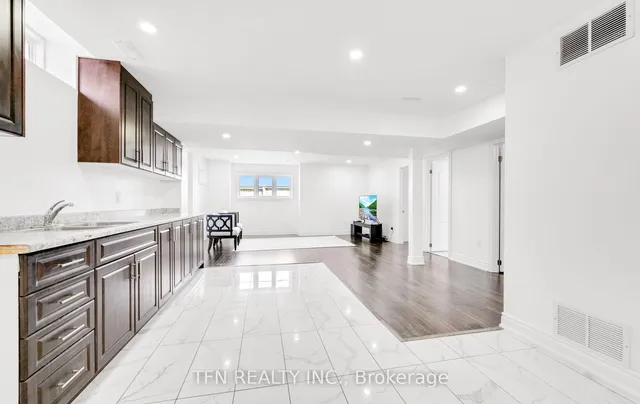 Additional image 29 of 46 Lola Cres