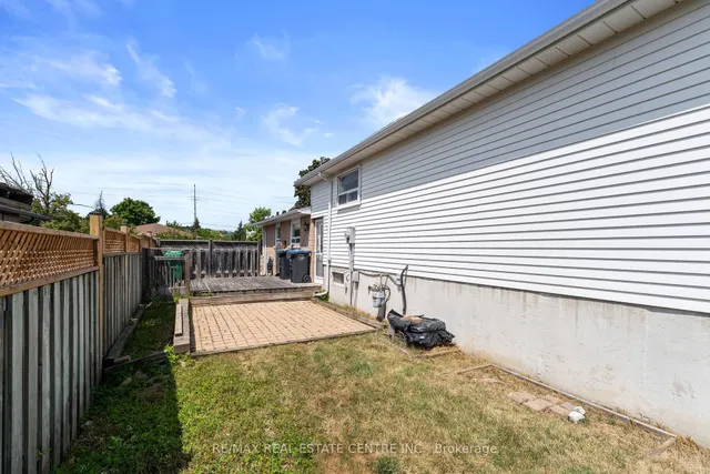 Additional image 36 of 48 Marblehead Cres