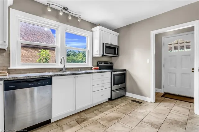 Additional image 15 of 59 Cloverdale Ave