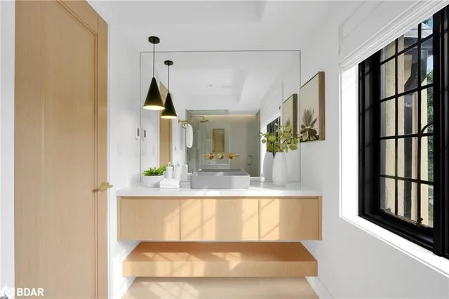 Additional image 32 of 977 Unsworth Ave