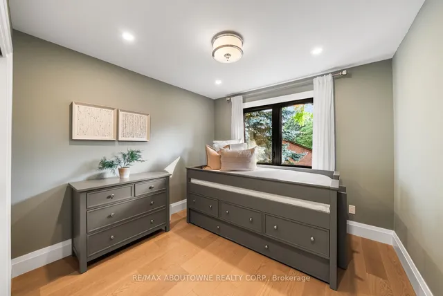 Additional image 35 of 360 Claremont Cres