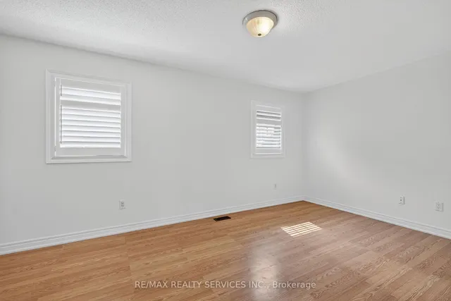 Additional image 3 of 18 Fishing Cres