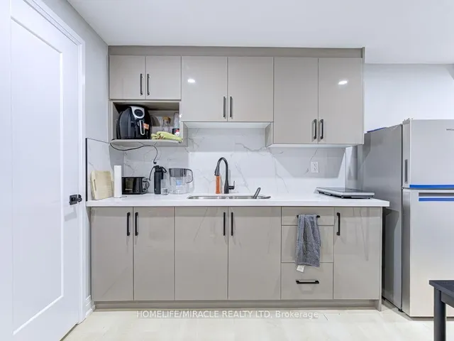 Additional image 46 of 8 Jenwood Cres