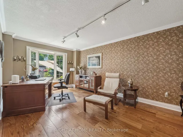 Additional image 30 of 18 Claypine Tr