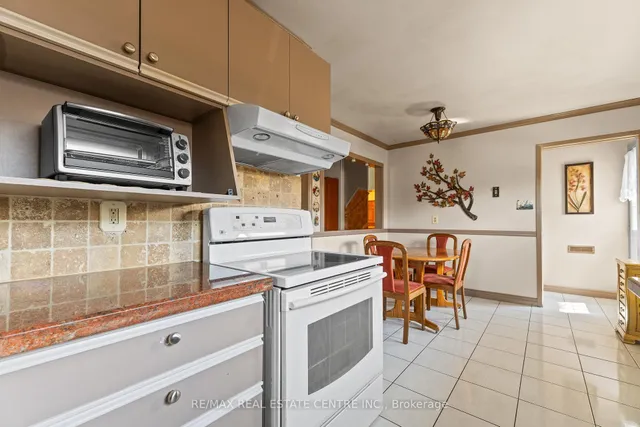 Additional image 12 of 48 Marblehead Cres