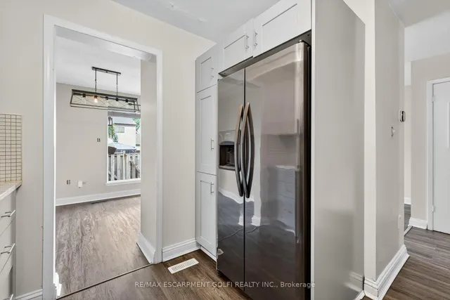 Additional image 9 of 59 Queenslea Dr Unit 7