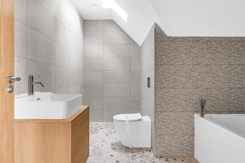 Additional image 29 of Rabley Heath Road, Welwyn