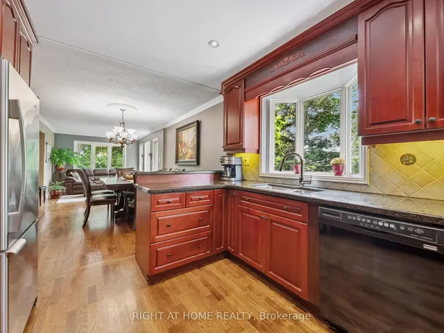 Additional image 11 of 18 Claypine Tr